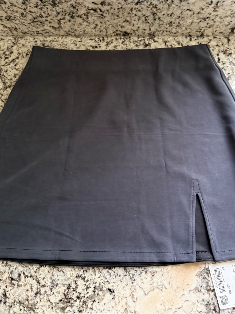 Lululemon soft stream skirt in black NWT. Size M